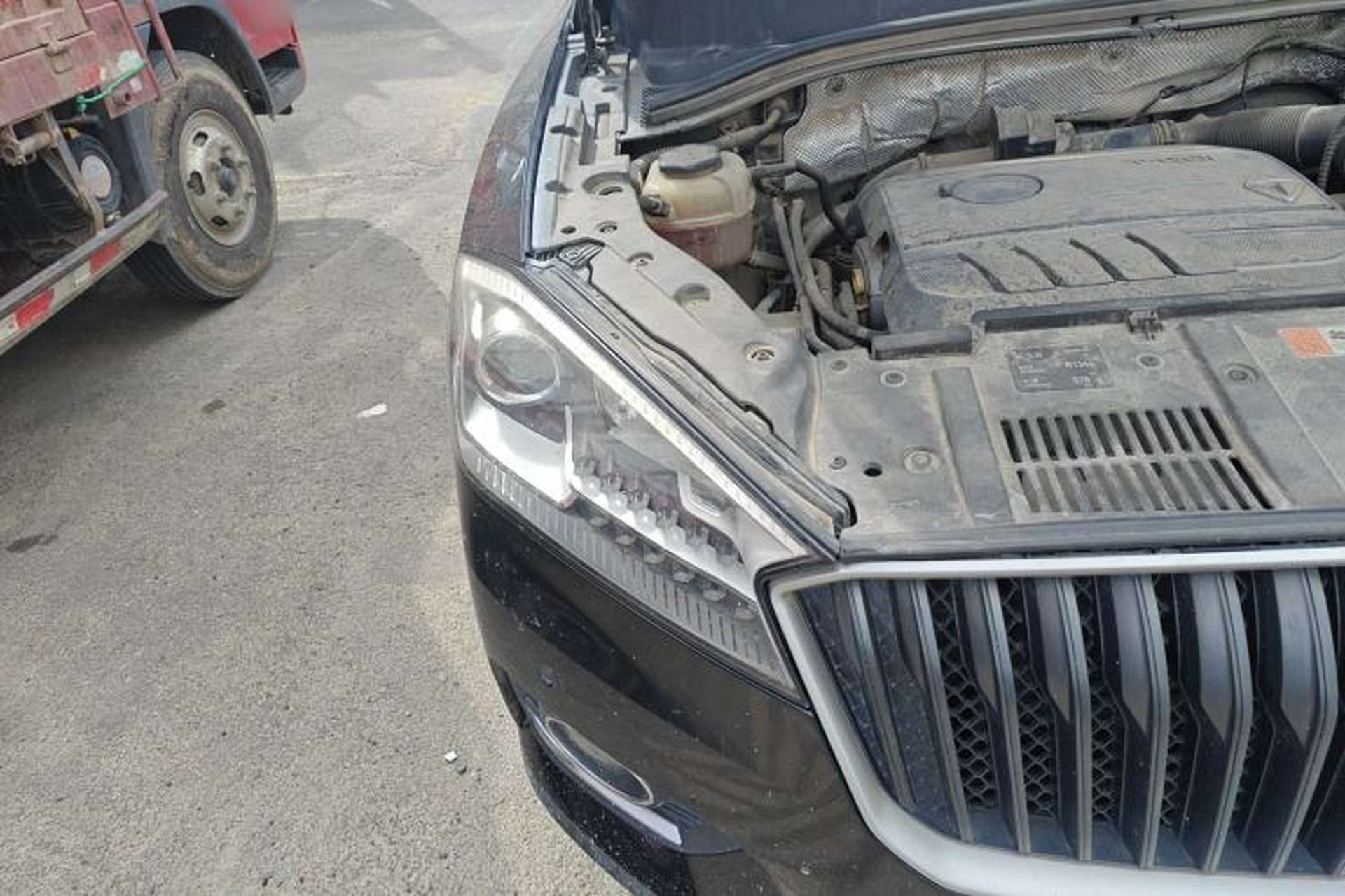 Used BORGWARD BX7 2016 28T Two-Wheel Drive Luxury Version 5 Seats Right Front Headlight