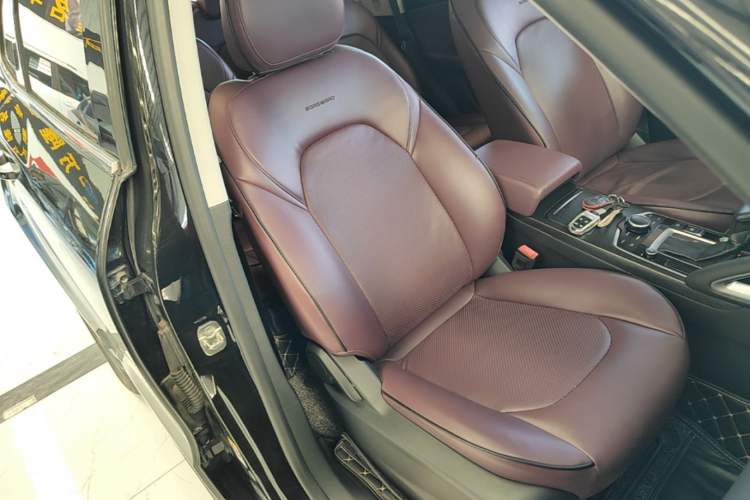 Used BORGWARD BX7 2016 28T Two-Wheel Drive Luxury Version 6 Seats Right Front Seat