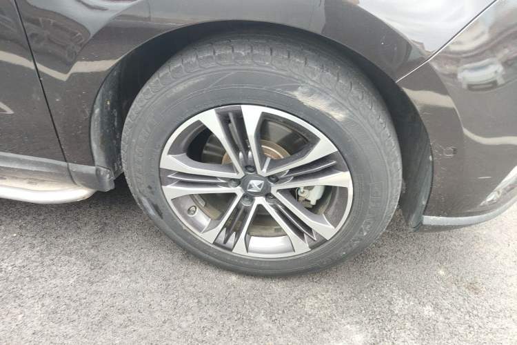 Used BORGWARD BX7 2016 28T Two-Wheel Drive Luxury Version 5 Seats Right Front Wheel Hub