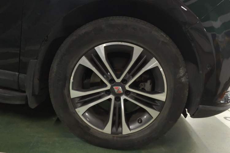 Used BORGWARD BX7 2016 28T Four-Wheel Drive Flagship Version 5 Seats Right Front Wheel Hub