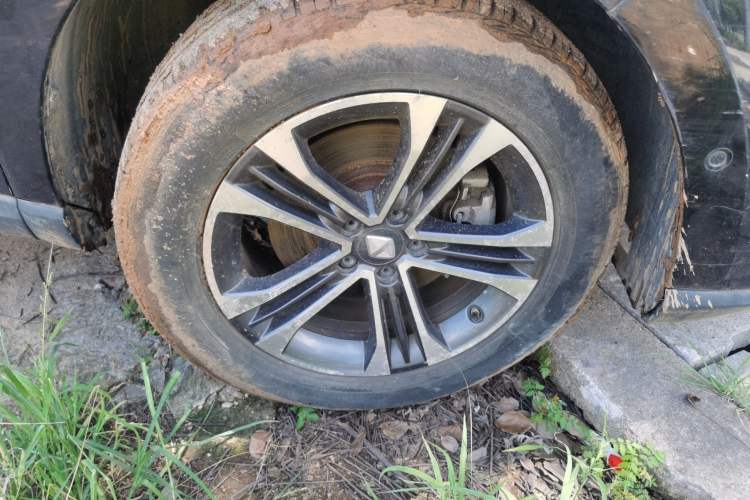 Used BORGWARD BX7 2016 28T Two-Wheel Drive Luxury Version 5 Seats Right Front Wheel Hub