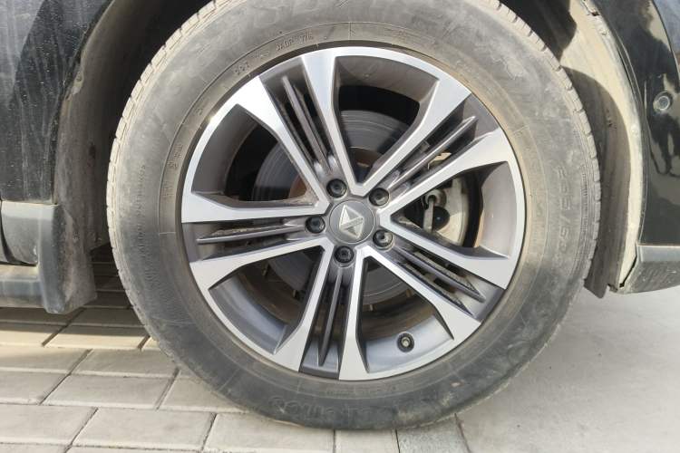 Used BORGWARD BX7 2016 28T Four-Wheel Drive Flagship Version 5 Seats Right Front Wheel Hub
