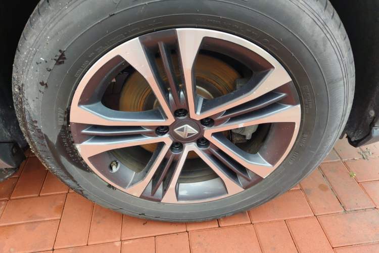 Used BORGWARD BX7 2016 28T Two-Wheel Drive Luxury Version 5 Seats Right Front Wheel Hub