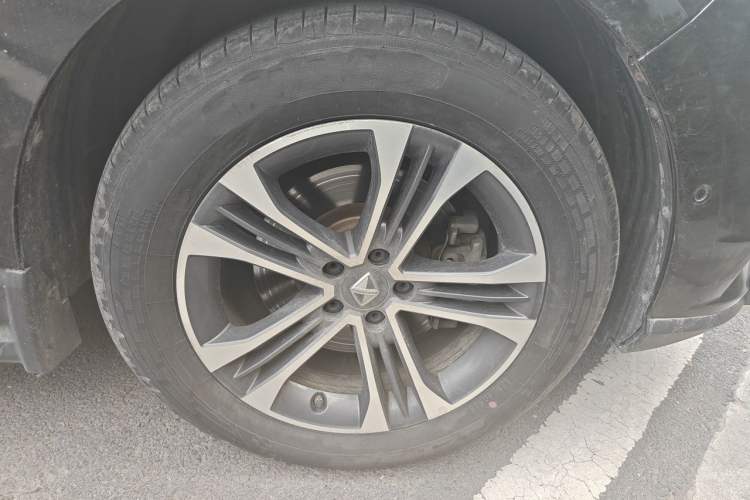 Used BORGWARD BX7 2016 28T Four-Wheel Drive Flagship Version 5 Seats Right Front Wheel Hub