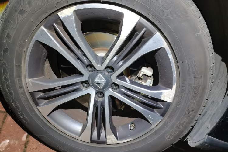 Used BORGWARD BX7 2016 28T Two-Wheel Drive Luxury Version 5 Seats Right Front Wheel Hub
