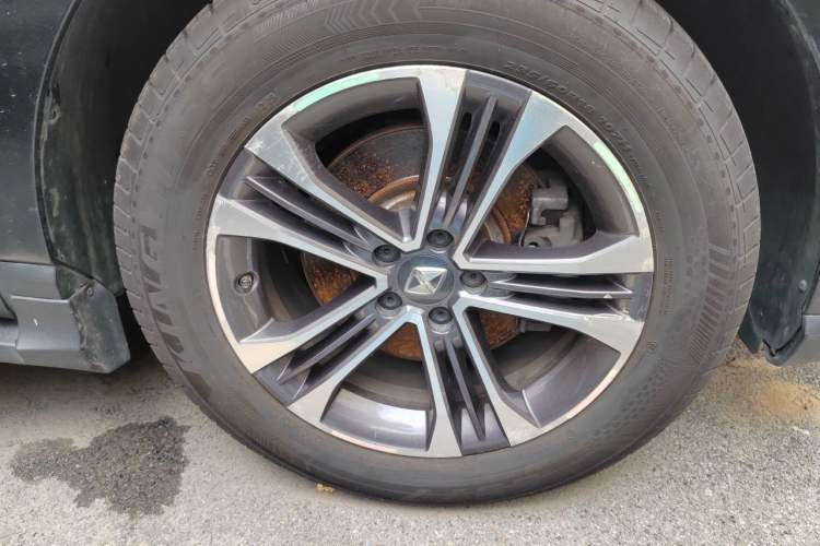 Used BORGWARD BX7 2016 28T Two-Wheel Drive Luxury Version 5 Seats Right Front Wheel Hub