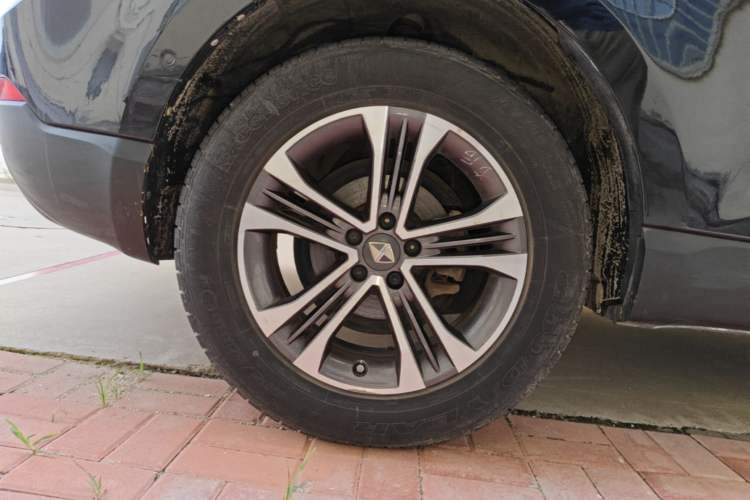 Used BORGWARD BX7 2016 28T Four-Wheel Drive Flagship Version 5 Seats Right Rear Wheel Hub