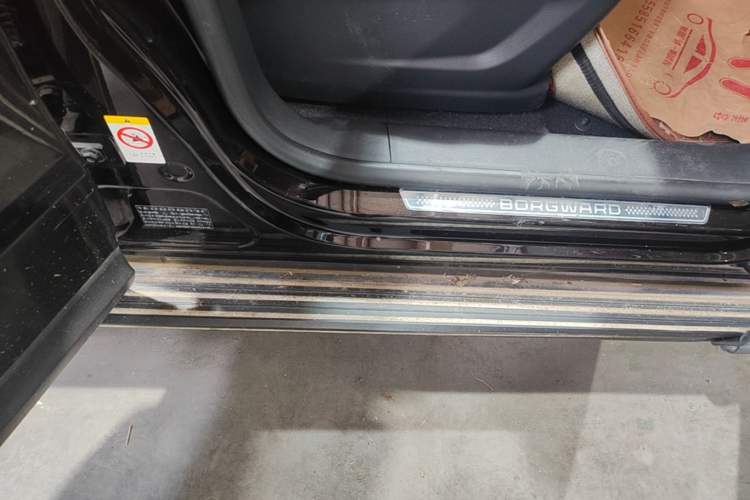 Used BORGWARD BX7 2016 28T Two-Wheel Drive Luxury Version 5 Seats Right Side Sill