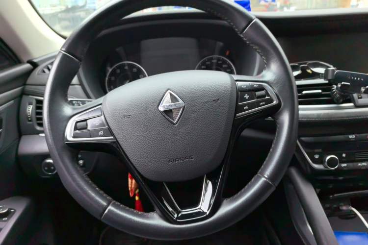 Used BORGWARD BX7 2016 28T Two-Wheel Drive Luxury Version 5 Seats Steering Wheel