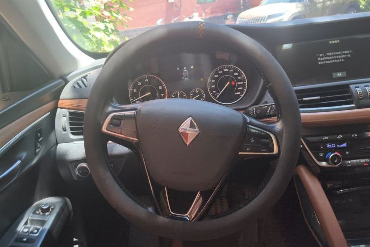 Used BORGWARD BX7 2016 28T Four-Wheel Drive Flagship Version 5 Seats Steering Wheel