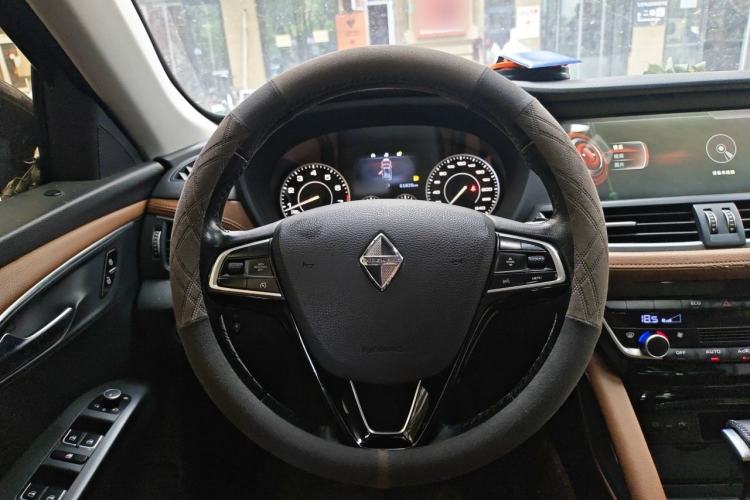 Used BORGWARD BX7 2016 28T Two-Wheel Drive Luxury Version 5 Seats Steering Wheel