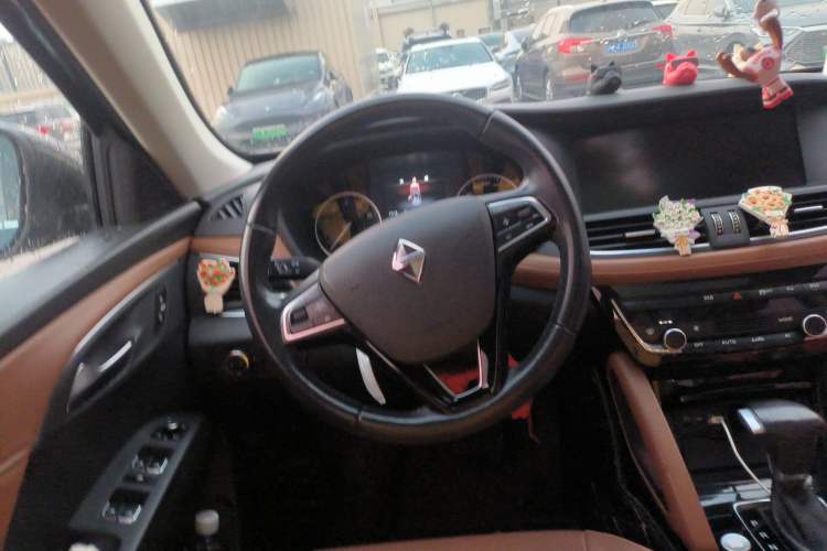 Used BORGWARD BX7 2016 28T Two-Wheel Drive Luxury Version 5 Seats Steering Wheel
