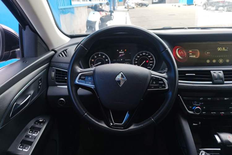 Used BORGWARD BX7 2016 28T Four-wheel Drive Luxury Edition 5 Seats Steering Wheel