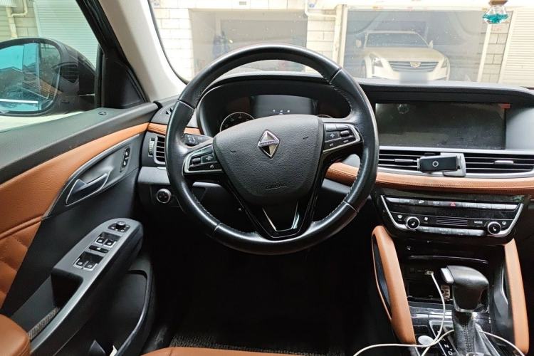 Used BORGWARD BX7 2016 28T Four-wheel Drive Luxury Edition 5 Seats Steering Wheel