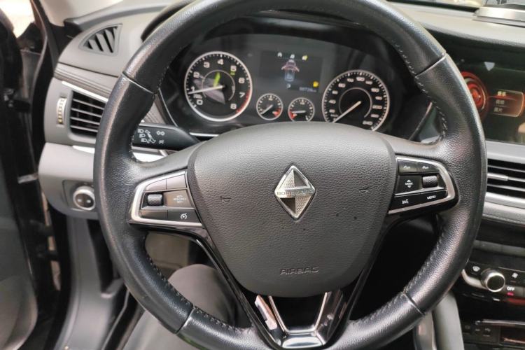 Used BORGWARD BX7 2016 28T Two-Wheel Drive Luxury Version 5 Seats Steering Wheel