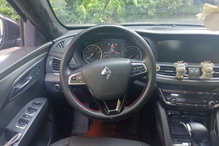 Used BORGWARD BX7 2016 28T Two-Wheel Drive Luxury Version 5 Seats Steering Wheel