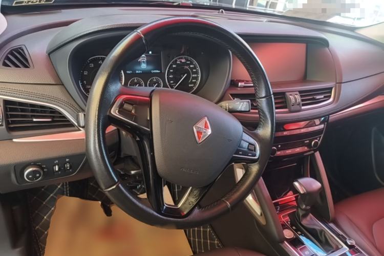 Used BORGWARD BX7 2016 28T Two-Wheel Drive Luxury Version 5 Seats Steering Wheel