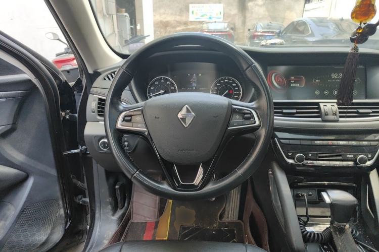 Used BORGWARD BX7 2016 28T Two-Wheel Drive Luxury Version 5 Seats Steering Wheel