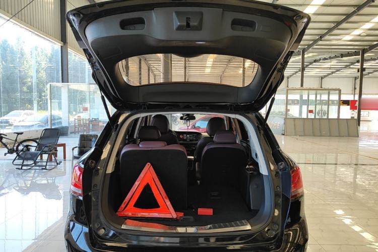 Used BORGWARD BX7 2016 28T Two-Wheel Drive Luxury Version 6 Seats Trunk