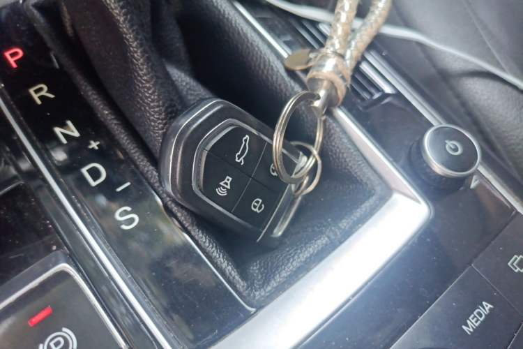 Used BORGWARD BX7 2016 28T Two-Wheel Drive Luxury Version 5 Seats Vehicle Key