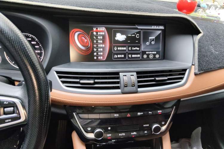 Used BORGWARD BX7 2016 28T Two-Wheel Drive Luxury Version 5 Seats Audio And AC Panel