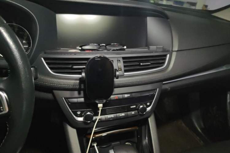 Used BORGWARD BX7 2016 28T 2WD Elite Edition 5-seater Audio And AC Panel