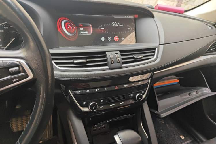 Used BORGWARD BX7 2016 28T Four-wheel Drive Flagship Version 7 Seats Audio And AC Panel