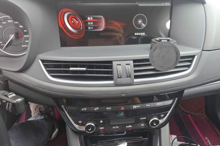 Used BORGWARD BX7 2016 28T Four-Wheel Drive Flagship Version 5 Seats Audio And AC Panel