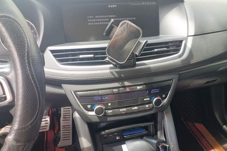 Used BORGWARD BX7 2016 28T 2WD Elite Edition 5-seater Audio And AC Panel