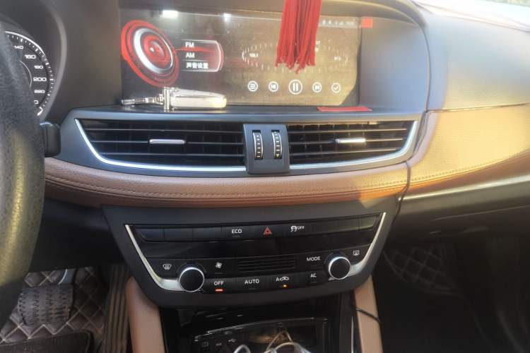 Used BORGWARD BX7 2016 28T 2WD Elite Edition 5-seater Audio And AC Panel