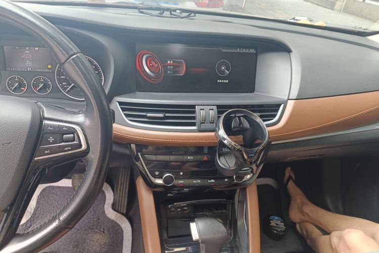 Used BORGWARD BX7 2016 28T Two-Wheel Drive Luxury Version 5 Seats Audio And AC Panel