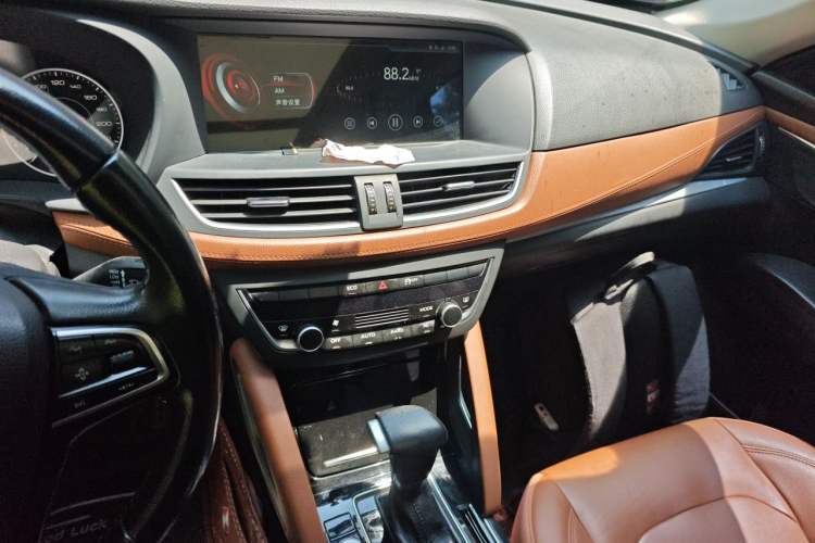 Used BORGWARD BX7 2016 28T 2WD Elite Edition 5-seater Audio And AC Panel