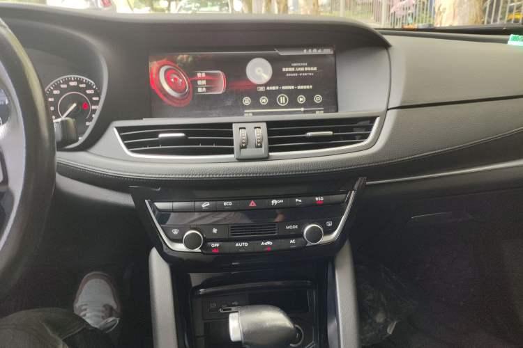 Used BORGWARD BX7 2016 28T Four-wheel Drive Luxury Edition 5 Seats Audio And AC Panel