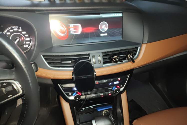 Used BORGWARD BX7 2016 28T Four-Wheel Drive Flagship Version 5 Seats Audio And AC Panel
