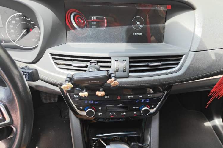 Used BORGWARD BX7 2016 28T 2WD Luxury Edition 7-seater Audio And AC Panel