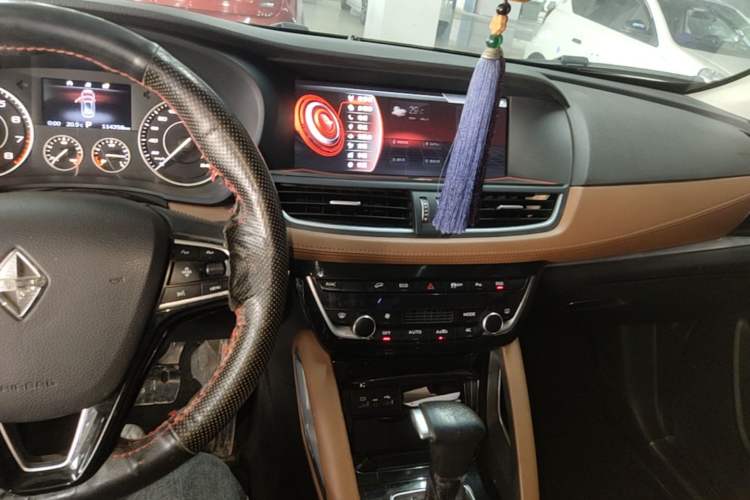 Used BORGWARD BX7 2016 28T Four-wheel Drive Luxury Version 7 Seats Audio And AC Panel