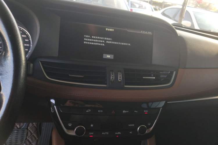 Used BORGWARD BX7 2016 28T Four-wheel Drive Luxury Edition 5 Seats Audio And AC Panel