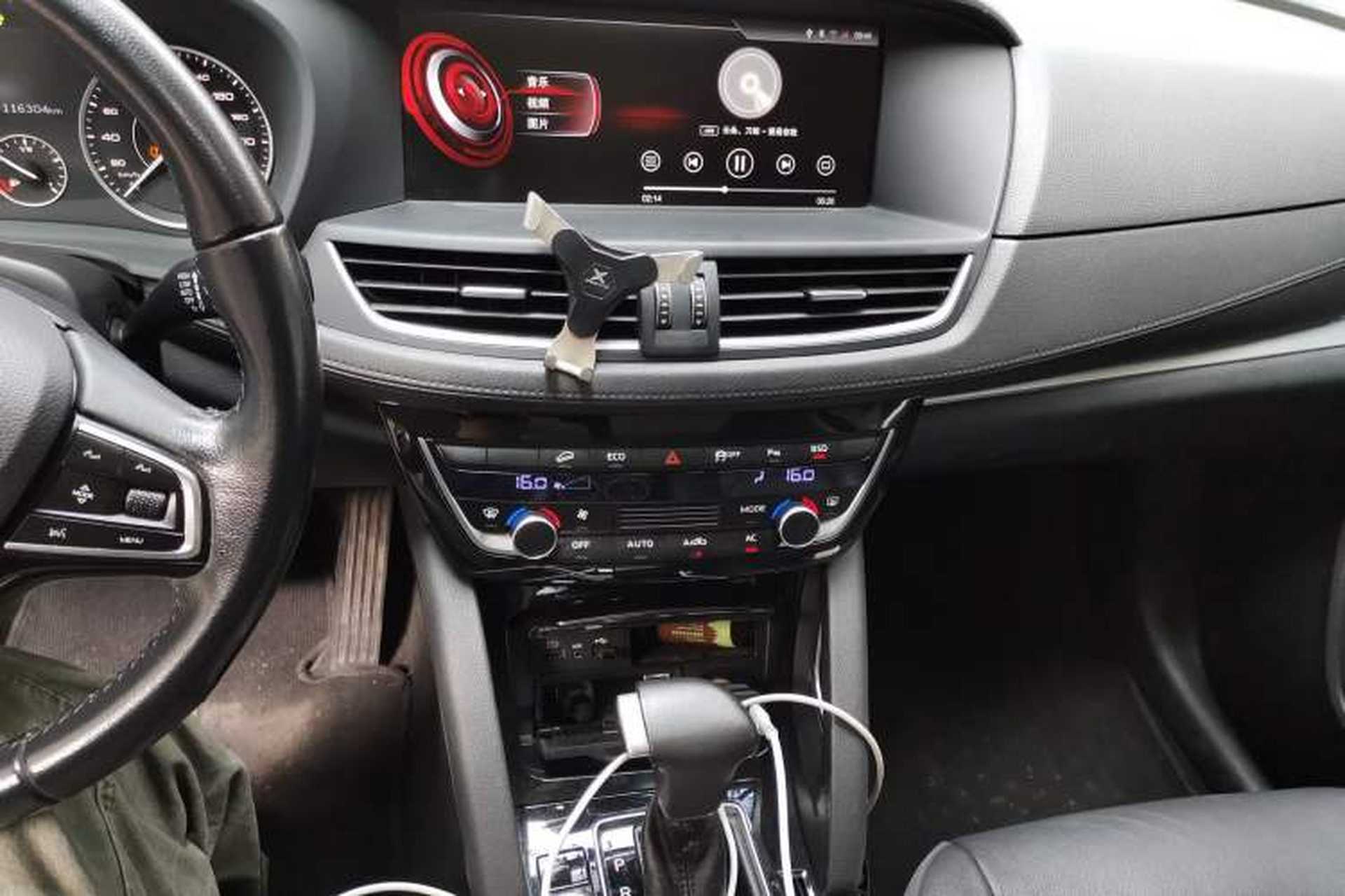 Used BORGWARD BX7 2016 28T Four-wheel Drive Luxury Edition 5 Seats Audio And AC Panel