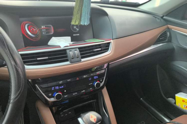 Used BORGWARD BX7 2016 28T Four-wheel Drive Luxury Edition 5 Seats Audio And AC Panel