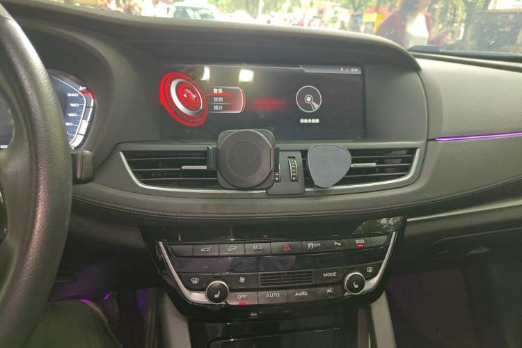 Used BORGWARD BX7 2016 28T Four-Wheel Drive Flagship Version 5 Seats Audio And AC Panel