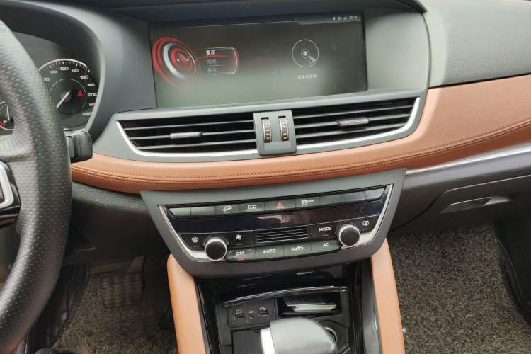 Used BORGWARD BX7 2016 28T Four-Wheel Drive Elite Edition 5 Seats Audio And AC Panel
