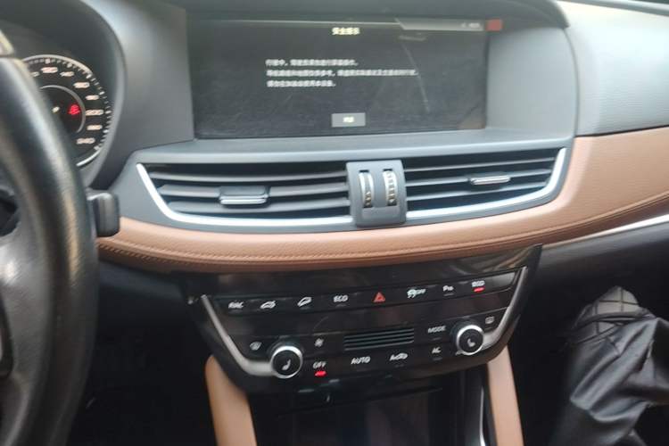 Used BORGWARD BX7 2016 28T Four-wheel Drive Flagship Version 7 Seats Audio And AC Panel