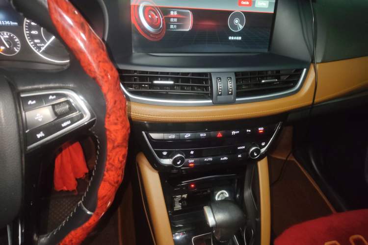 Used BORGWARD BX7 2016 28T Four-Wheel Drive Flagship Version 5 Seats Audio And AC Panel