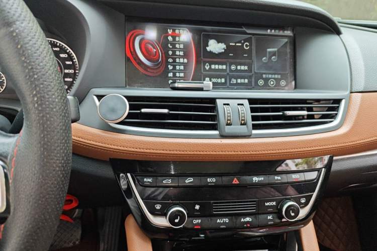 Used BORGWARD BX7 2016 28T Four-wheel Drive Flagship Version 7 Seats Audio And AC Panel
