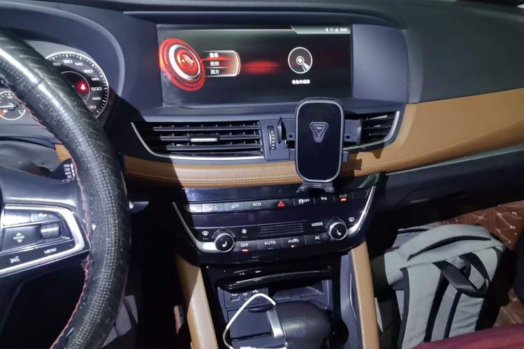 Used BORGWARD BX7 2016 28T Four-Wheel Drive Flagship Model 6 Seats Audio And AC Panel