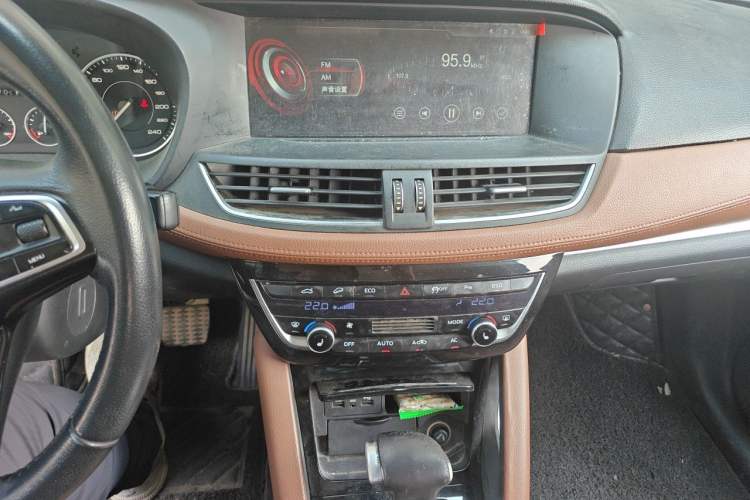 Used BORGWARD BX7 2016 28T Four-Wheel Drive Flagship Version 5 Seats Audio And AC Panel