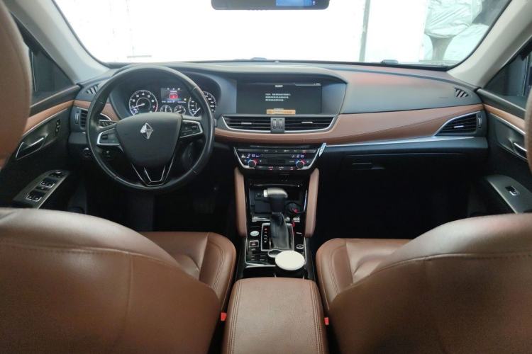 Used BORGWARD BX7 2016 28T Two-Wheel Drive Luxury Version 5 Seats Center Console
