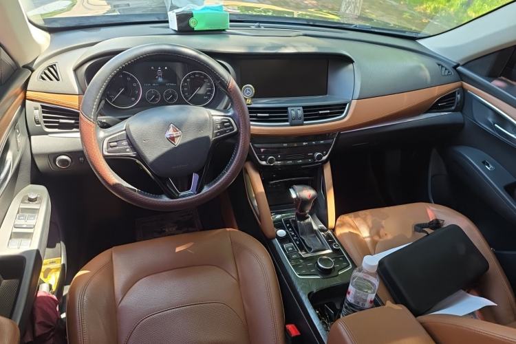 Used BORGWARD BX7 2016 28T Two-Wheel Drive Luxury Version 5 Seats Center Console