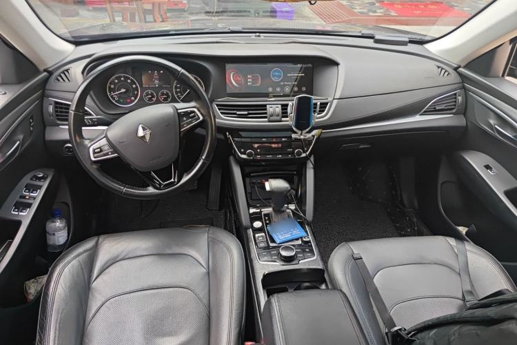 Used BORGWARD BX7 2016 28T Two-Wheel Drive Luxury Version 5 Seats Center Console