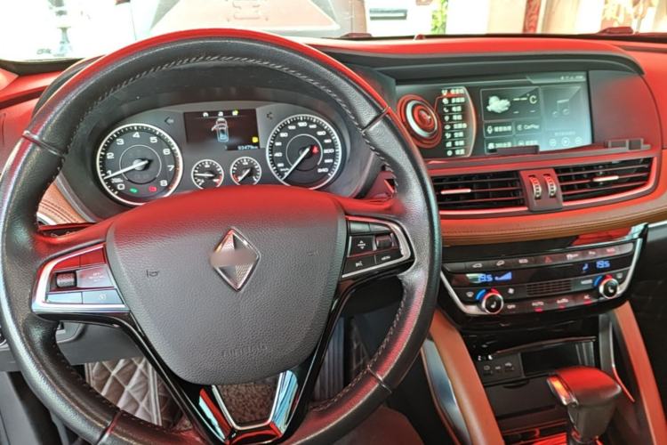 Used BORGWARD BX7 2016 28T Four-Wheel Drive Flagship Version 5 Seats Center Console